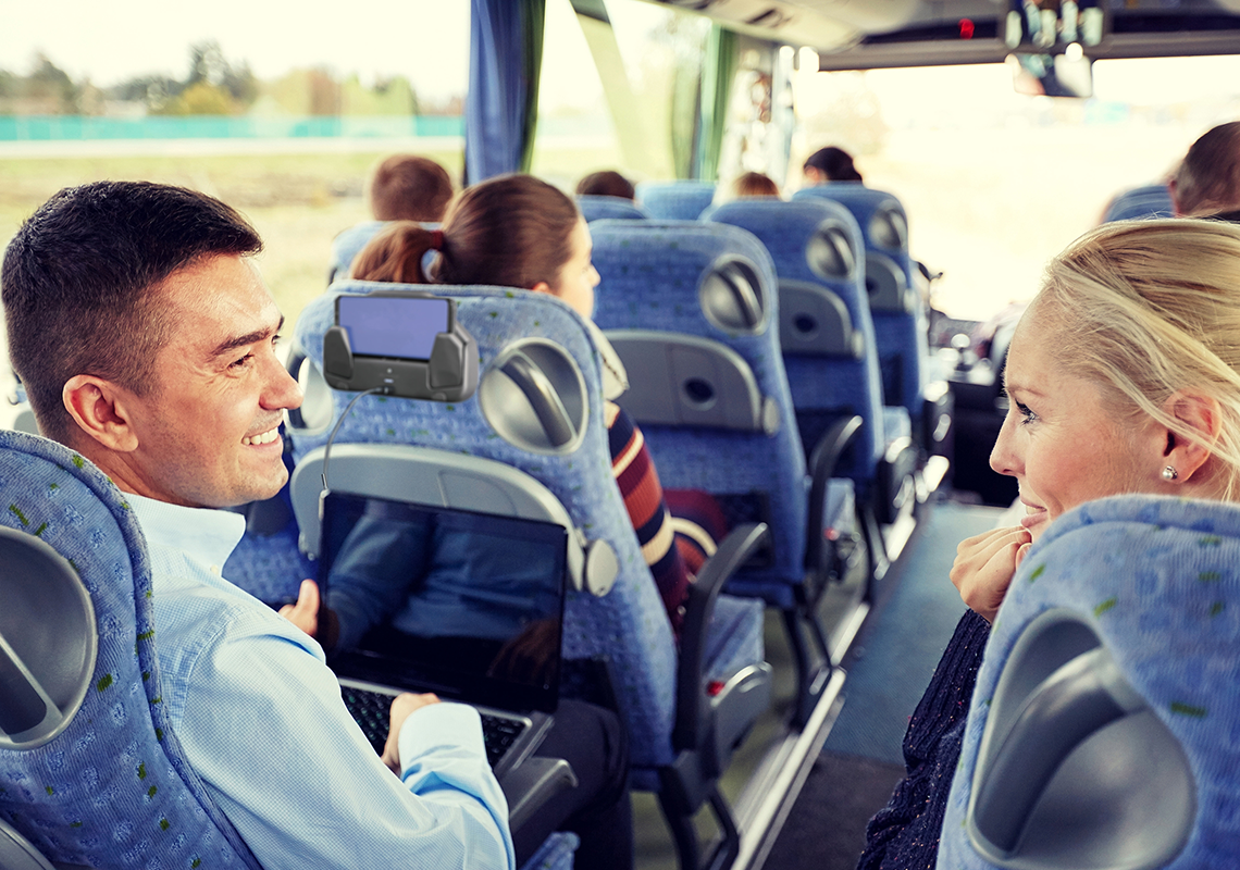 Kabellose Ladebuchse + USB für Komfort in Bussen und Reisebussen